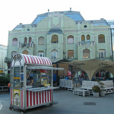 Hostel Nomad Novi Sad Esterno foto
