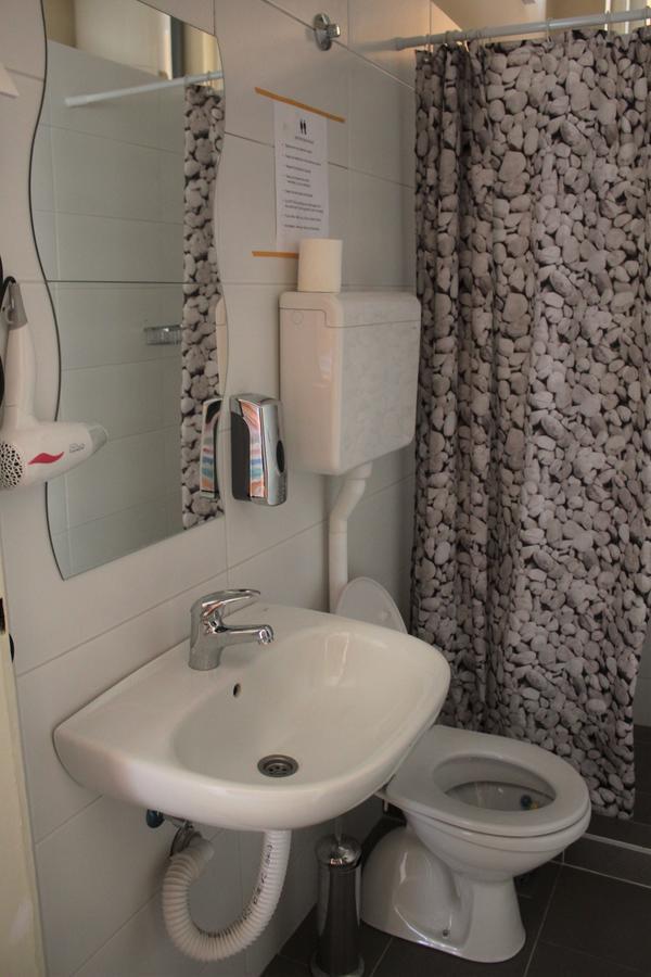 Hostel Nomad Novi Sad Esterno foto