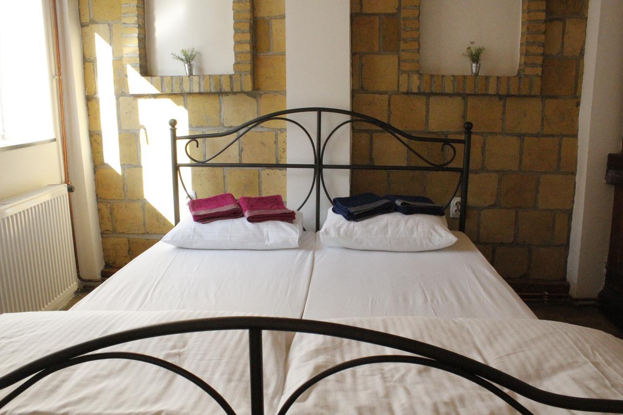 Hostel Nomad Novi Sad Esterno foto