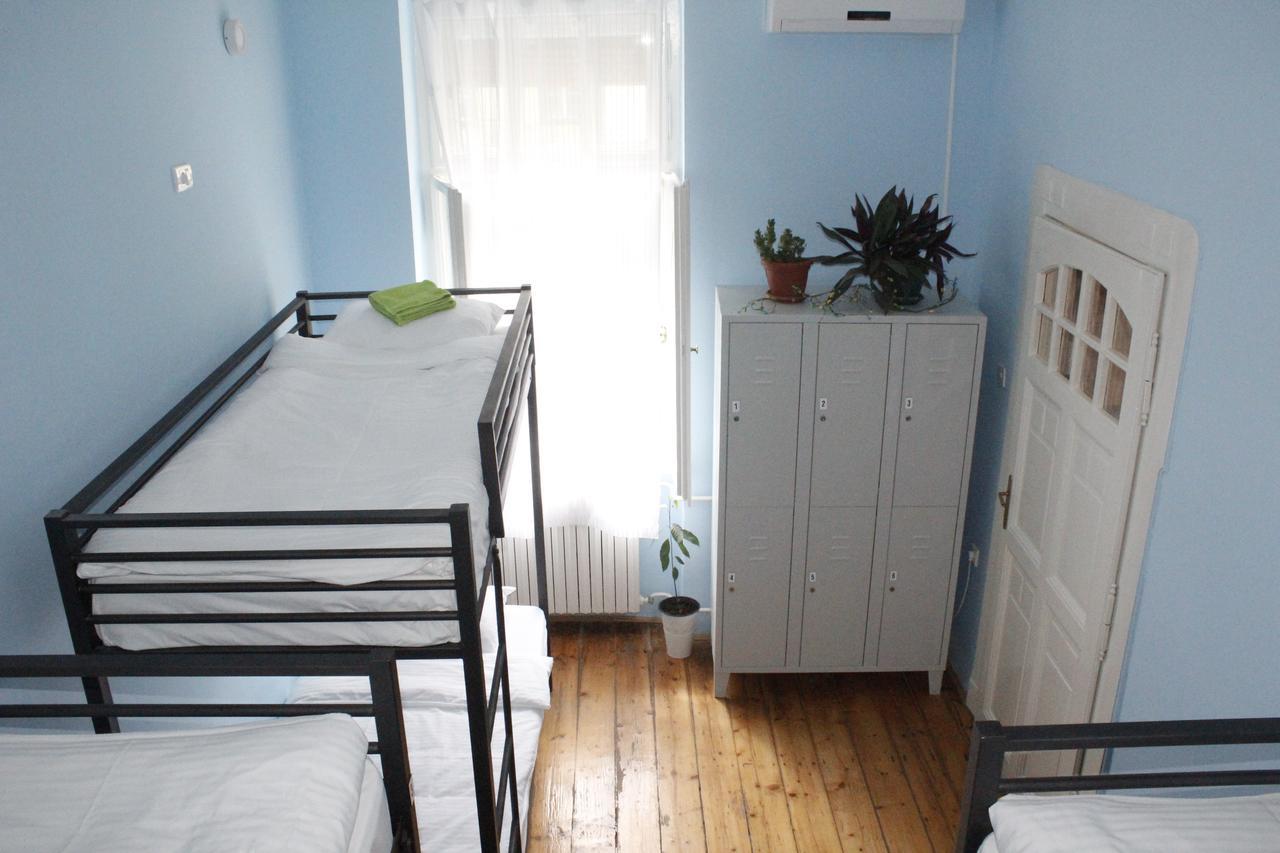 Hostel Nomad Novi Sad Esterno foto