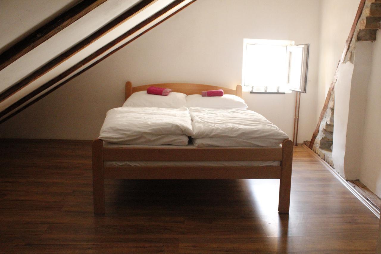 Hostel Nomad Novi Sad Esterno foto