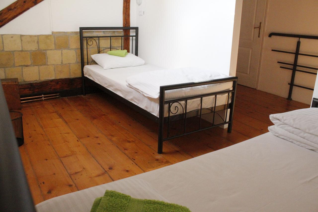 Hostel Nomad Novi Sad Esterno foto