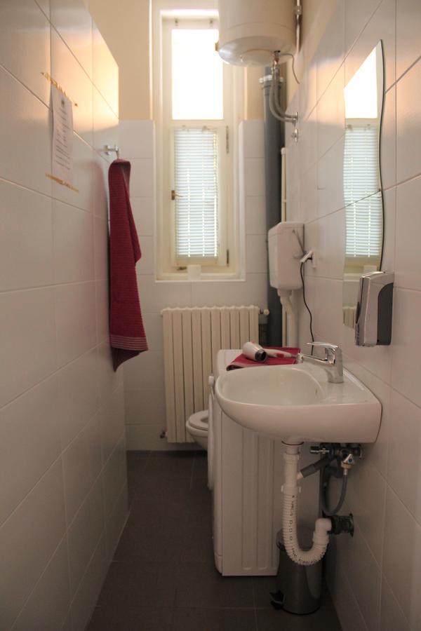 Hostel Nomad Novi Sad Esterno foto